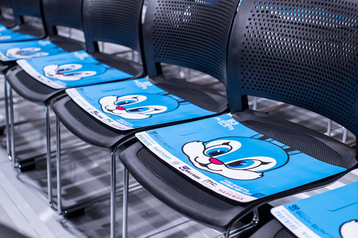 TUBCofficial's tweet photo. 本日、来場者全員にハリセンをプレゼント🎁
大青援をよろしくお願いします📣
#GoGoUNITED
#東京ユナイテッドBC
#TUBC
#JumpUpToB2
#青に染めろ https://t.co/UReD8uopdx
