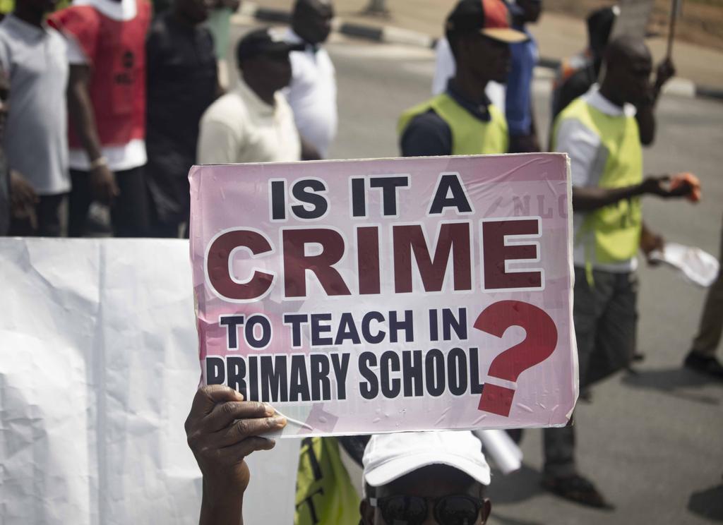Cishaya1's tweet photo. Flash Photographs from protest by workers of FCT Area councils.
It is no longer news that workers from the six area councils are on strike for a month now.  They came out in mass to protest matching from Labour house to the office of the minister of FCT.
24th April, 2025. https://t.co/WV6aaO6J43