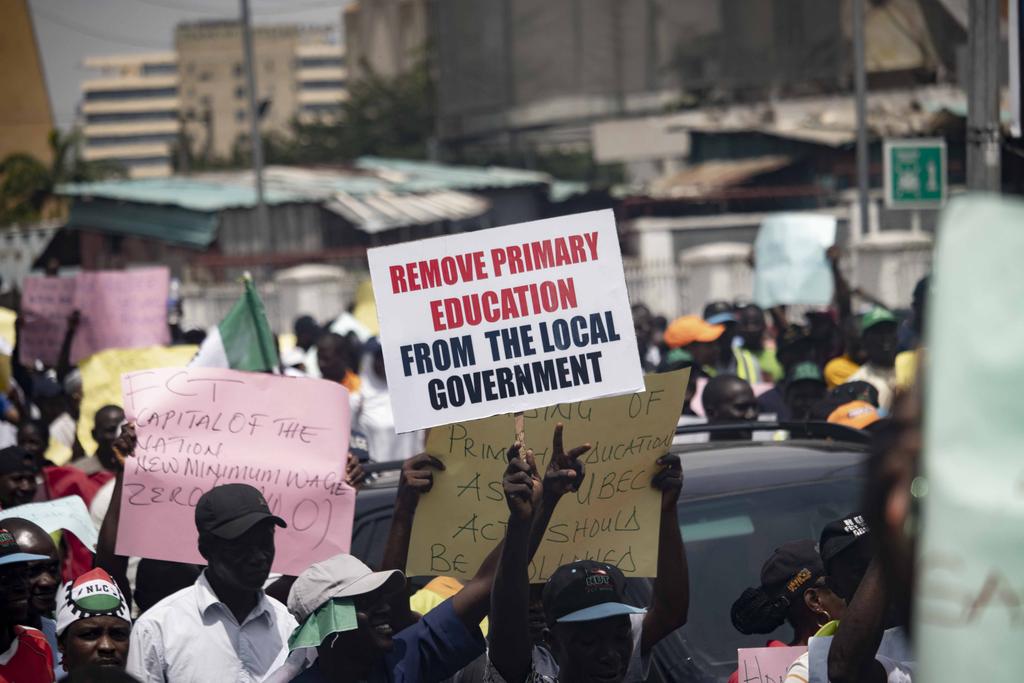 Cishaya1's tweet photo. Flash Photographs from protest by workers of FCT Area councils.
It is no longer news that workers from the six area councils are on strike for a month now.  They came out in mass to protest matching from Labour house to the office of the minister of FCT.
24th April, 2025. https://t.co/WV6aaO6J43