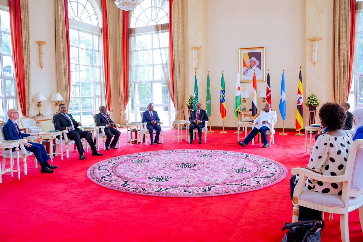 HAPPENING NOW: President <a href="/KagutaMuseveni/">Yoweri K Museveni</a> meets H.E. <a href="/HassanSMohamud/">Hassan Sheikh Mohamud</a>, President of Somalia, and H.E. <a href="/ymahmoudali/">Mahmoud Ali youssouf</a>, Chairperson of the <a href="/_AfricanUnion/">African Union</a> Commission, along with other Heads of Delegations, ahead of the Extraordinary Summit of Troop-Contributing Countries to <a href="/aussom_/">AUSSOM</a>.
