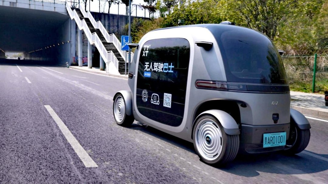 BusChina41900's tweet image. On May 4th, Guiyang&apos;s first driverless bus route will be launched, offering a free trial experience during the first month!#DriverlessBus #SelfDriving