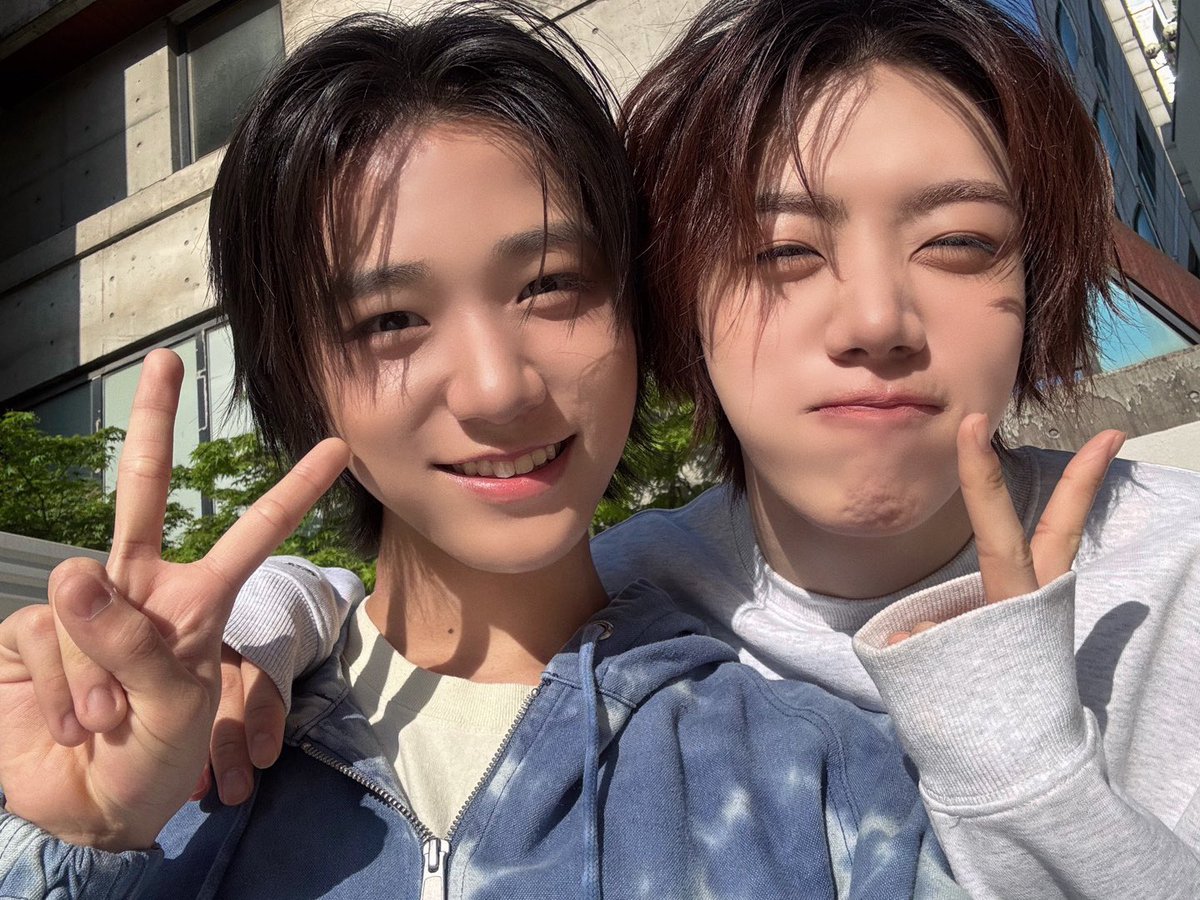 사랑하는 JL형과 웅기 형! 생일 축하해요🥳
생일날에도 아침에 일어나자마자 제일 먼저 축하한다고 전했지만 제가 일찍 잠들어버려서 여기선 축하를 못 했네요 ㅜㅜ
형들 다시 한 번 생일 축하 드려요🎊🎉

#AHOF #아홉 
#DAISUKE #다이스케