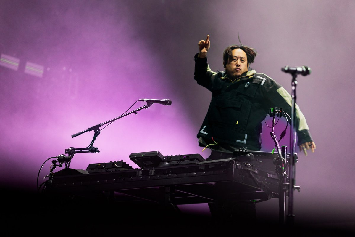 JonDBarker's tweet photo. Today, @LinkinPark’s big American leg of the tour begins. Our pals at @LPLive are in attendance. We also got a brand new song - Unshatter - today on streaming sites, which may debut tonight. How many shows will you attend this tour? Do you like the new song? https://t.co/ZHVv9ZxKQK