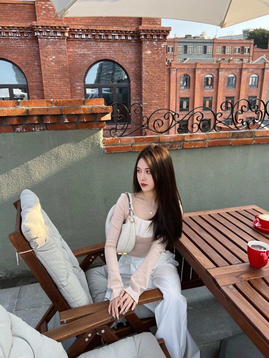 wangsiqi1688's tweet photo. Please say it out loud if you love me. https://t.co/17hYXKAaX2