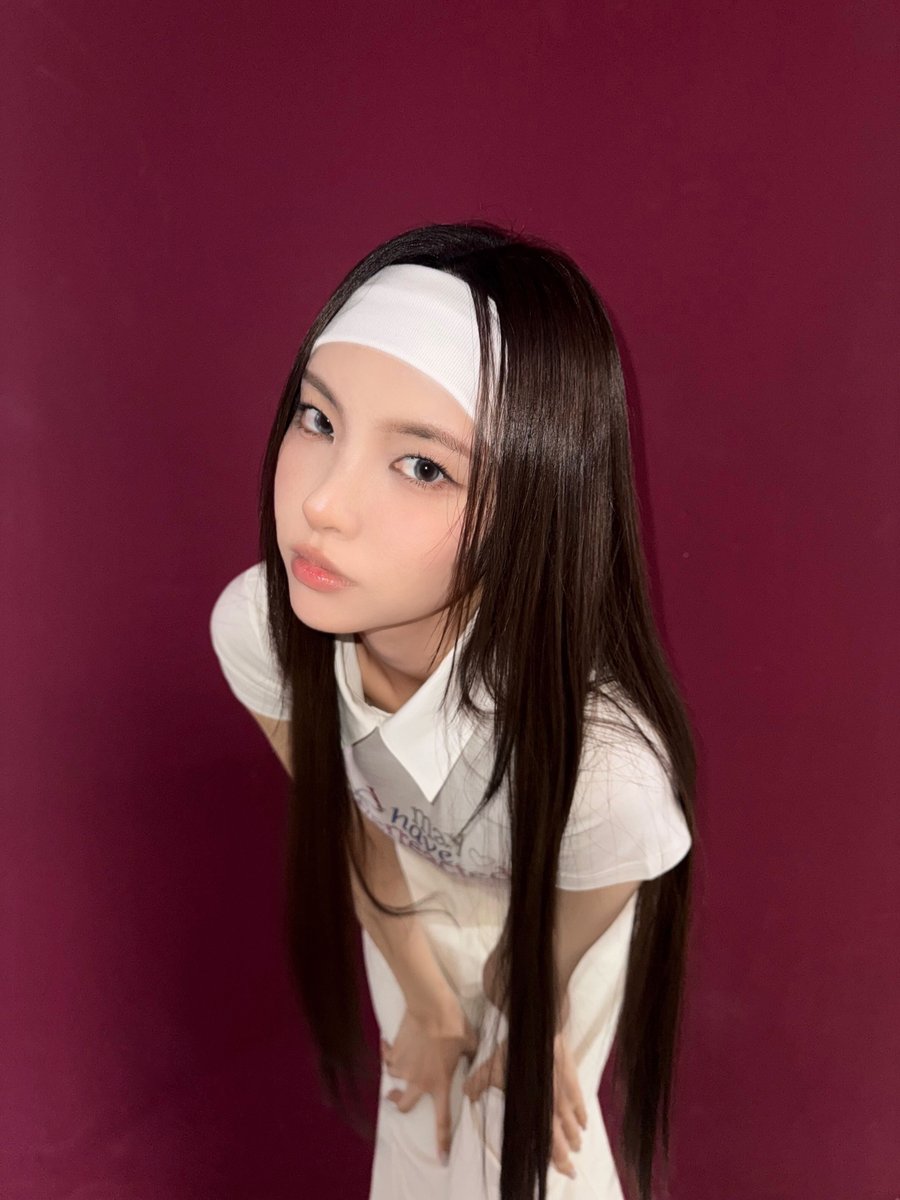 ILLIT_twt's tweet photo. 잇츠라이브 🎤🎵

#YUNAH #윤아 #ILLIT #아일릿 https://t.co/lRHR8ZejOm