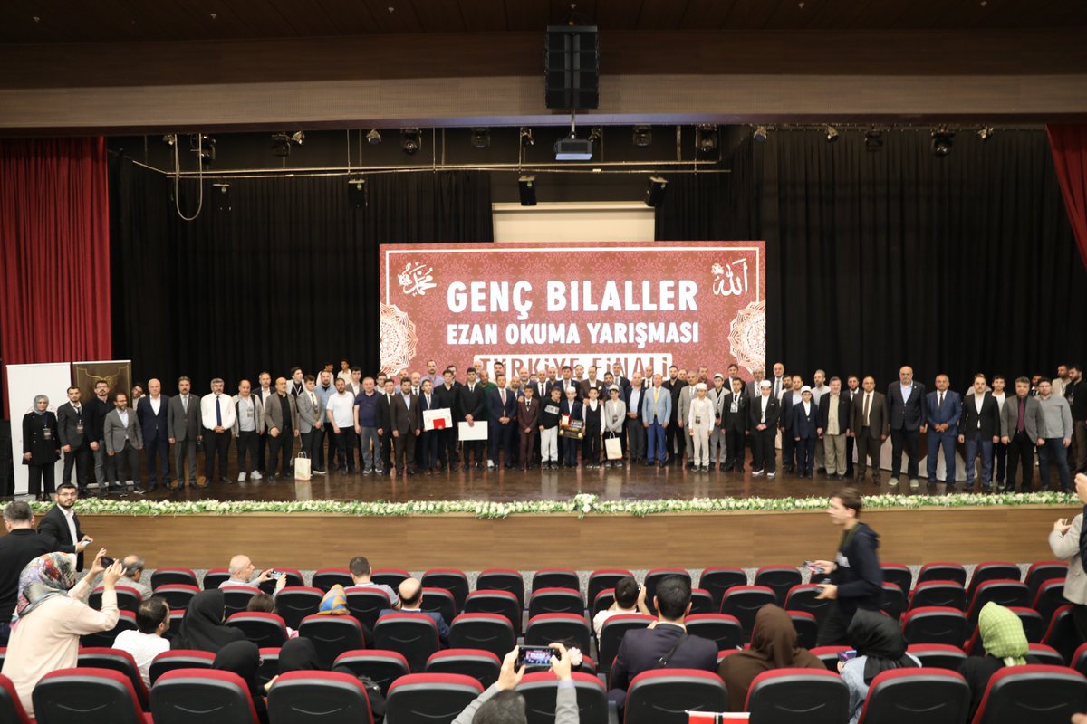 📌 Genel Müdürlüğümüzce tertiplenen "Genç Bilaller Ezan Okuma Yarışması Türkiye Finali" Mardin'de gerçekleştirildi. 81 ilden seçilen 8 imam hatip ortaokulu ve 8 AİHL öğrencisi, ezanı en güzel şekilde okumak için jüri karşısına çıktı.

👉 meb.ai/5oc6hb