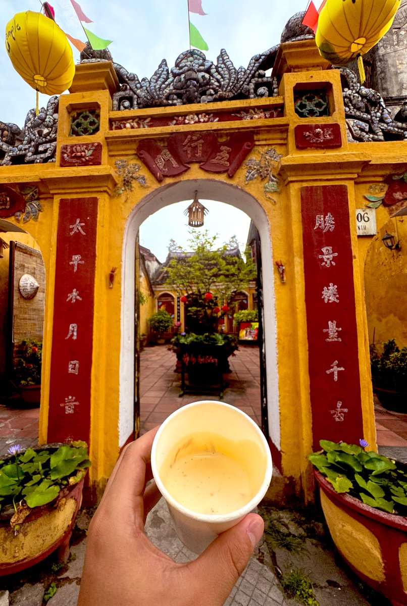 عمرك شفت بلد يخلط صفار البيض مع اكسبريسو ؟ 
مساء الخير فيتنام 🇻🇳