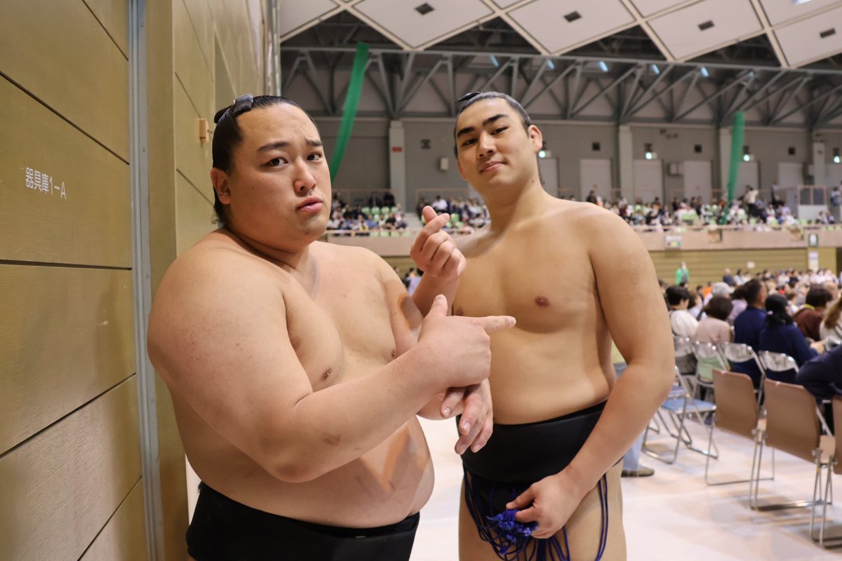 q_q20pp's tweet photo. 秦野場所
鳴戸部屋 川村さん
阿武松部屋 隆志さん 
#sumo #巡業 https://t.co/CcHD5414oD