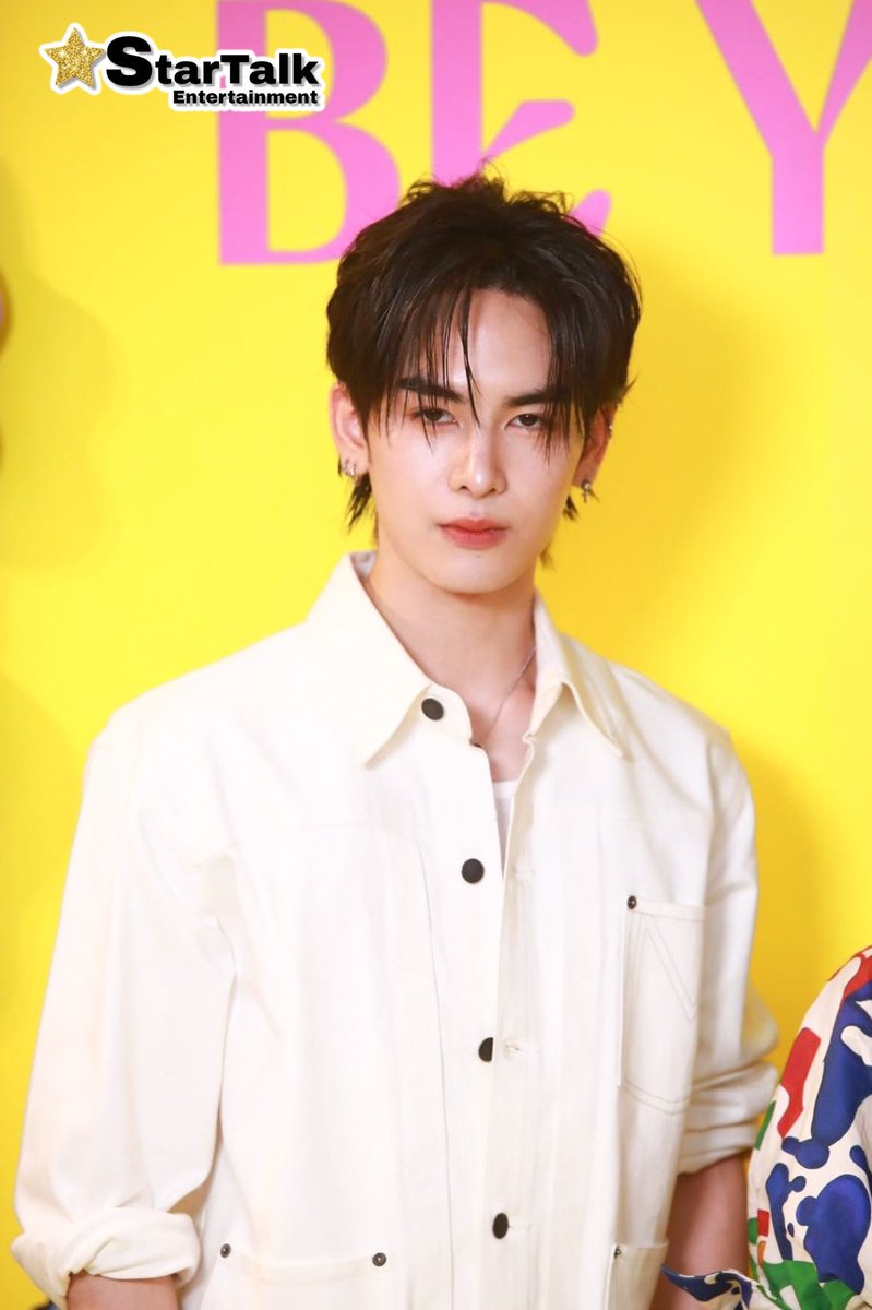 startalkent's tweet photo. "แซนต้า พงศภัค" ร่วมงาน 𝐂𝐎𝐌𝐌𝐀 𝐀𝐍𝐃 𝐁𝐄 𝐘𝐎𝐔𝐑 𝐎𝐖𝐍 𝐌𝐔𝐒𝐄  แคมเปญสุดพิเศษฉลองครบรอบ 2 ปี Comma And จับมือร่วมกับ Ping Hatta ศิลปินนักวาดภาพประกอบด้านแฟชั่นชื่อดังเป็นครั้งแรก

PERTHSANTA AT COMMAAND
#Santapp
#PerthSanta #เพิร์ธแซนต้า
#CommaAndxPerthSanta
#CommaAndBeYourOwnMuse
#CommaAnd2ndAnniversary
#CommaAndxPingHatta