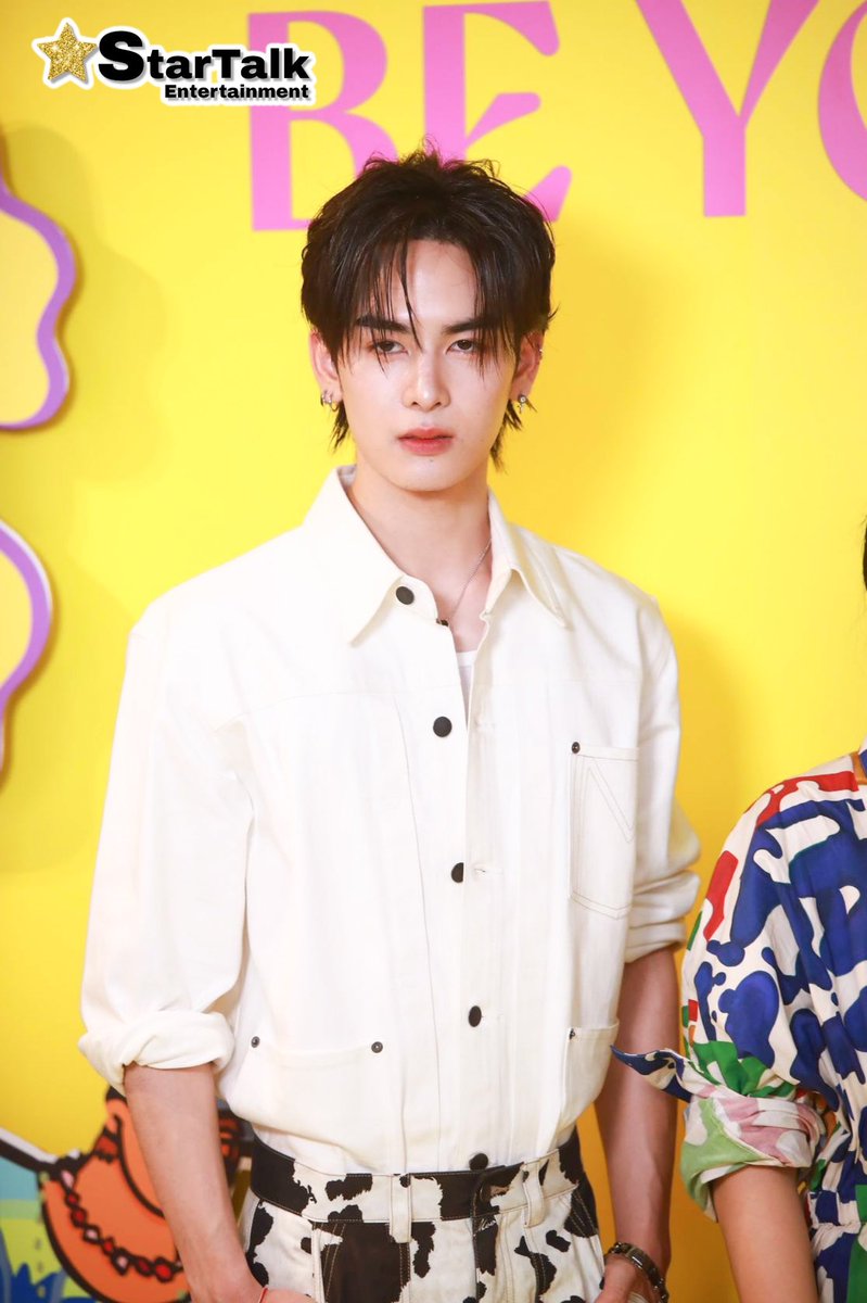 startalkent's tweet photo. "แซนต้า พงศภัค" ร่วมงาน 𝐂𝐎𝐌𝐌𝐀 𝐀𝐍𝐃 𝐁𝐄 𝐘𝐎𝐔𝐑 𝐎𝐖𝐍 𝐌𝐔𝐒𝐄  แคมเปญสุดพิเศษฉลองครบรอบ 2 ปี Comma And จับมือร่วมกับ Ping Hatta ศิลปินนักวาดภาพประกอบด้านแฟชั่นชื่อดังเป็นครั้งแรก

PERTHSANTA AT COMMAAND
#Santapp
#PerthSanta #เพิร์ธแซนต้า
#CommaAndxPerthSanta
#CommaAndBeYourOwnMuse
#CommaAnd2ndAnniversary
#CommaAndxPingHatta