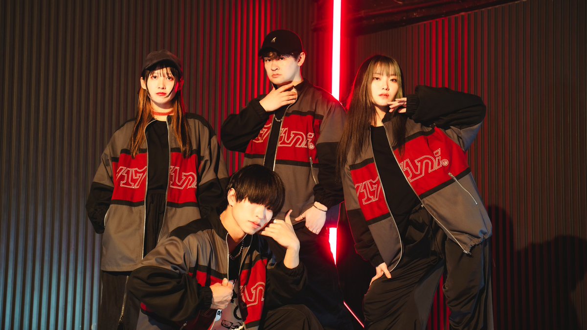 Choco_Corin's tweet photo. 初コラボしました！！！！
全員ダンスのジャンル違うけど
バランスよすぎてる👀✨！！
みんなかっこよいので
いっぱい見てネー！！！！

〖佐藤家×りおん×kotone〗飛天 /Ayase×R-指定 踊ってみた〖オリジナル振付〗 

https://t.co/iTvWy1vY5o https://t.co/zy9hIRoUEV