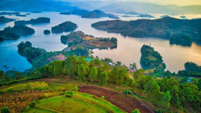 Fiona travels 🌴🦣 (@nalifiona) on Twitter photo Lake bunyonyi is a stunning fresh water specifically in kabale.its scenic views and lsland - filled lake will surprise you!!
Boat rides , canoeing, fishing, birdwatching,hiking are one of the activities.….#IMD2025 #Explorekigezi #ExploreUganda <a href="/MTWAUganda/">Ministry of Tourism-Uganda</a> Lake bunyonyi is a stunning fresh water specifically in kabale.its scenic views and lsland - filled lake will surprise you!!
Boat rides , canoeing, fishing, birdwatching,hiking are one of the activities.….#IMD2025 #Explorekigezi #ExploreUganda <a href="/MTWAUganda/">Ministry of Tourism-Uganda</a>