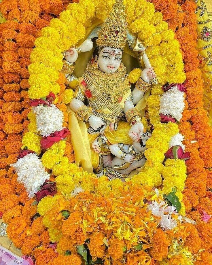 ब्रह्मांड में मां के समान न कोई
जीवन में सुख दुख में साथ निभाए रोते हुए को हसाए अलौकिक रूप मां बगलामुखी♥️🙏🚩🚩