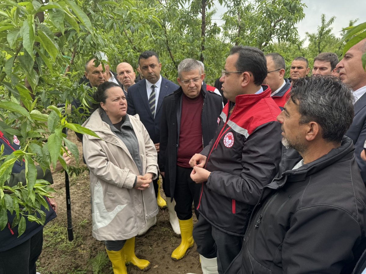 📍Çivril 

Tarım ve Orman Bakan Yardımcımız Ebubekir Gizligider ve Milletvekilimiz Nilgün Ök ile zirai don sebebiyle meyve ağaçları zarar gören çiftçilerimizle bir araya geldik, geçmiş olsun dileklerimizi ilettik. İncelemelerde bulunduk. Üreticimizin yaşadığı sıkıntıları yerinde