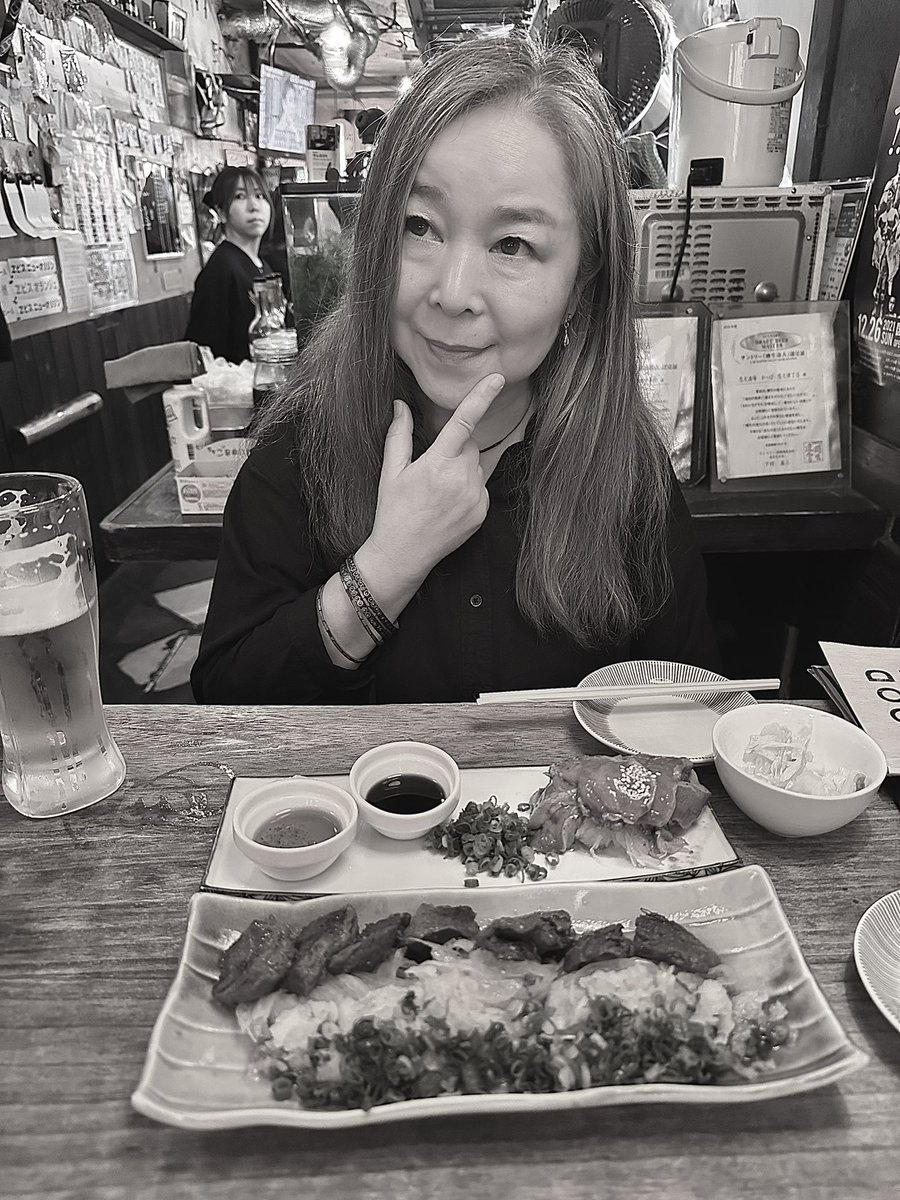 HanaokaYukiyo's tweet photo. 渋谷出没。
懐かしや!30数万年前にライブやった渋谷ジャンジャン前でパチリ📷
すでにジャンジャン無かった😭
恋文横丁探索して軽く一杯🍺
今回の渋谷出没の1番の目的さFLOOK来日公演聴きに来る事♫
続く。
#花岡幸代 #アコギ弾き語り #渋谷ジャンジャン #恋文横丁 #FLOOK https://t.co/ZXGFCAIhjF