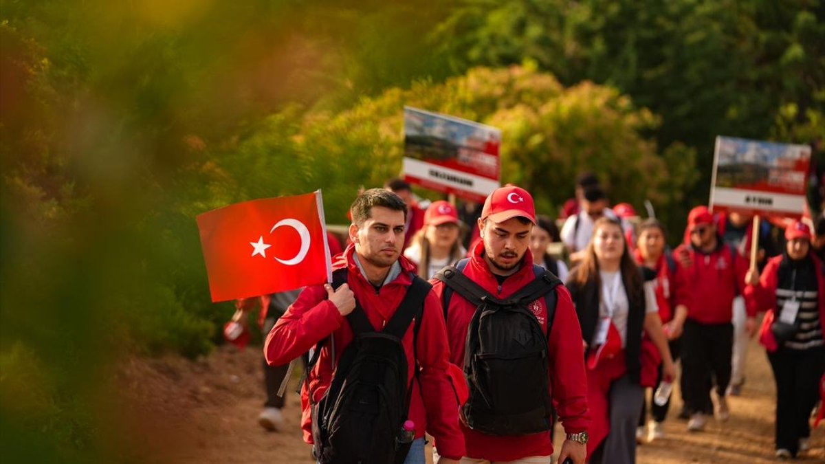 bpthaber's tweet photo. Gelibolu Yarımadası'nda 57. Alay Vefa yürüyüşü düzenlendi. https://t.co/XOAjTGqVK1