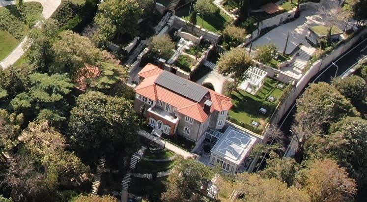 <a href="/ekrem_imamoglu/">Ekrem İmamoğlu</a> Başkanım bizde senin fakir hanenin resmini cizecektik lakin o kadar büyük kağıt ve kalem bulamadık..😂