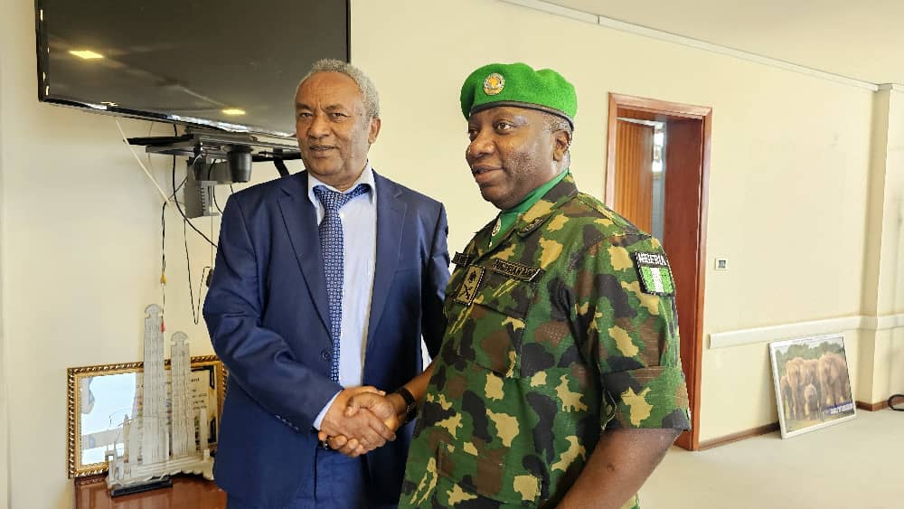 AUC_PAPS's tweet photo. Lt. Gen. Tadesse informed Maj. Gen. Samad Aksode, the newly appointed Head of the #AU-#MVCM Mission, said that his administration's primary goal is the safe return of displaced individuals to their homes.(3/4)
#AUPeaceSupport #Reconstruction #PeaceInTigray https://t.co/sGwJ7eNHVx