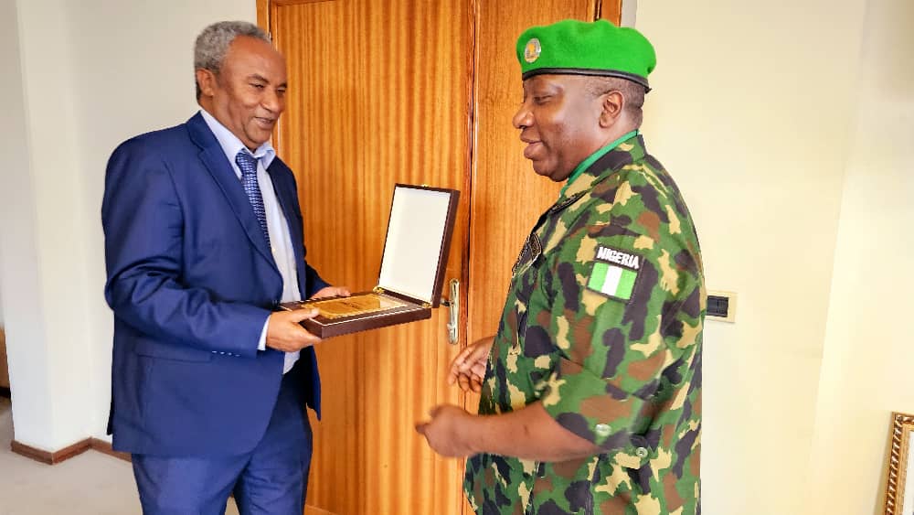 AUC_PAPS's tweet photo. Lt. Gen. Tadesse informed Maj. Gen. Samad Aksode, the newly appointed Head of the #AU-#MVCM Mission, said that his administration's primary goal is the safe return of displaced individuals to their homes.(3/4)
#AUPeaceSupport #Reconstruction #PeaceInTigray https://t.co/sGwJ7eNHVx