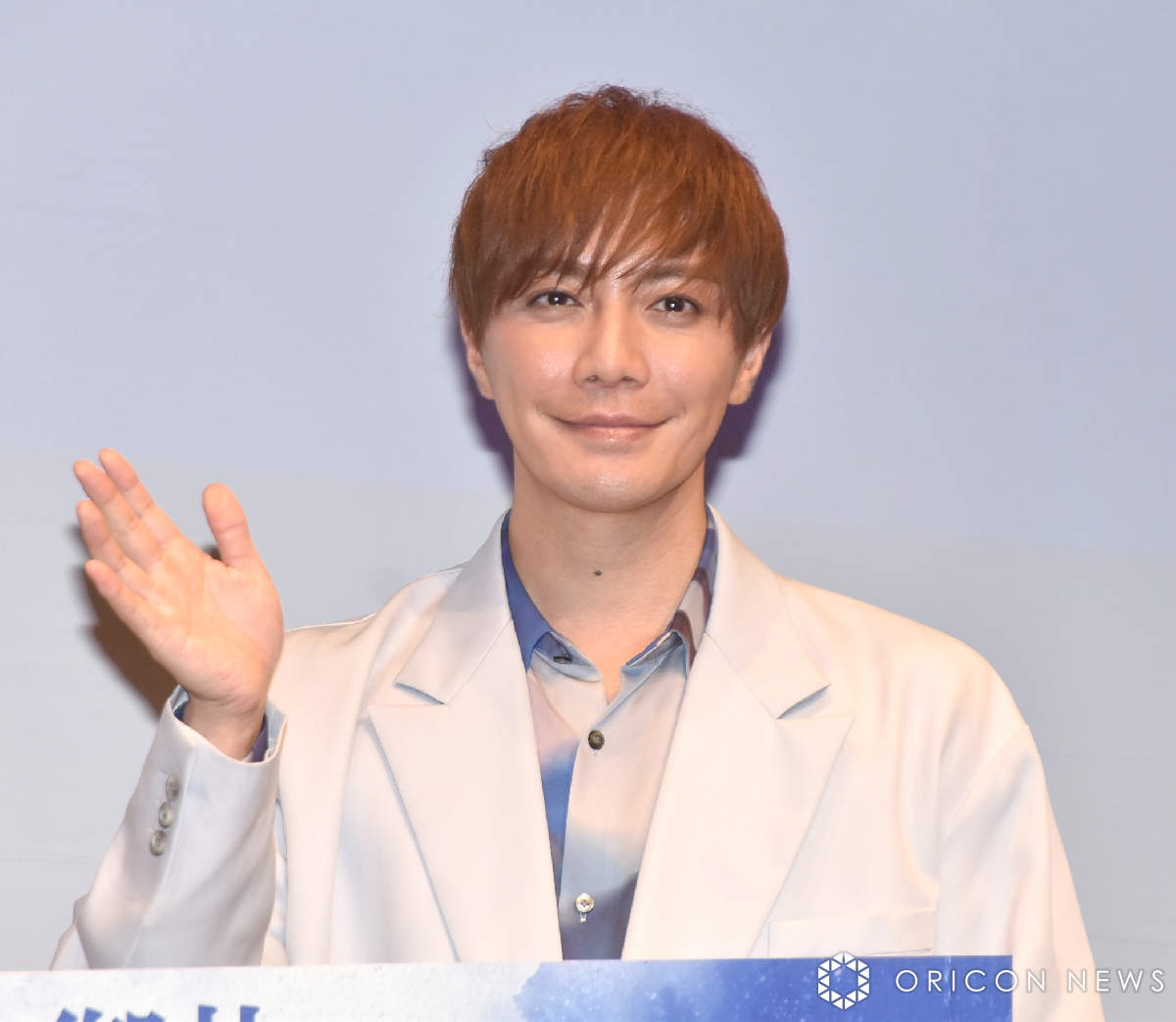 oricon's tweet photo. 成宮寛貴、8年ぶり俳優復帰
10年ぶりの舞台あいさつにファン歓声👏

復帰作へ万感の思い…
「いろんな人のご縁があった」
https://t.co/eCyD4TRg72

瀧本美織、撮影中は多忙で遠い目…
「今を生きろ❗️」成宮の激励で奮起
https://t.co/4H5mC4j9Kr

ドラマ『死ぬほど愛して』イベント https://t.co/nnzsL0yT2P