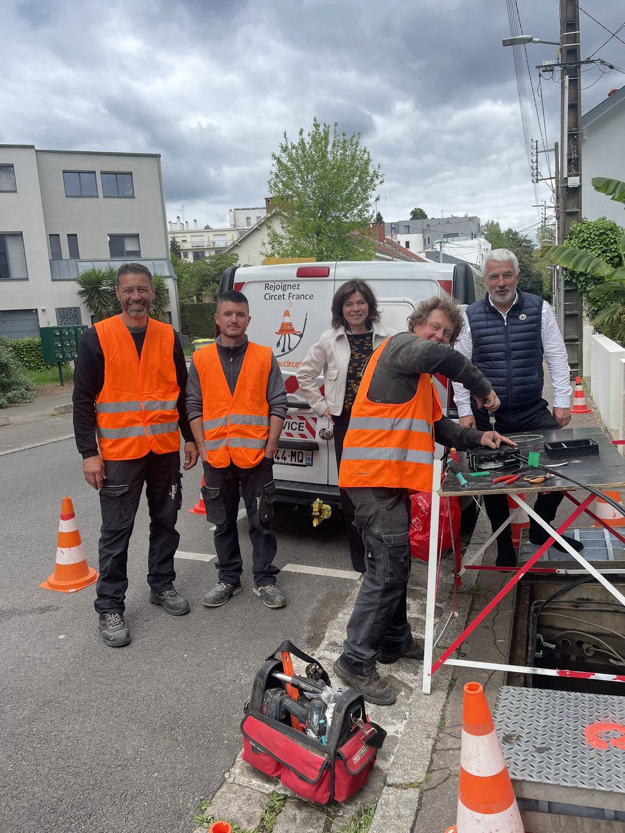 Alain Le Coz (@alainlecoz) on Twitter photo Heureux d’aller à la rencontre des équipes <a href="/CircetTelecoms/">Circet</a> en charge du déploiement de la #fibre <a href="/OrangePaysLoire/">OrangePaysdelaLoire</a> rue Condorcet à <a href="/nantesfr/">Ville de Nantes</a> avec <a href="/VeroFontaine34/">Fontaine Véronique</a> ☑️
Le déploiement se poursuit 👌
<a href="/franckytrichet/">Francky TRICHET</a> Heureux d’aller à la rencontre des équipes <a href="/CircetTelecoms/">Circet</a> en charge du déploiement de la #fibre <a href="/OrangePaysLoire/">OrangePaysdelaLoire</a> rue Condorcet à <a href="/nantesfr/">Ville de Nantes</a> avec <a href="/VeroFontaine34/">Fontaine Véronique</a> ☑️
Le déploiement se poursuit 👌
<a href="/franckytrichet/">Francky TRICHET</a>