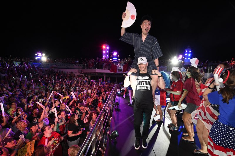 hidehidekevin's tweet image. NKOTB is my life itself.☺️
New Kids on the Block is making my life shine.✨ 
Donnie in particular has enriched my life and made my dreams come true and I love him dearly.🥰🧡🧡🧡
I am so grateful to have NKOTB in my life.☺️🧡✨
#NKOTBDay