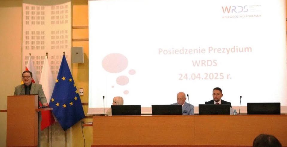 OIP_Bialystok's tweet photo. 📍24.04.2025 r. p.o. OIP w Białymstoku dr Karol Łapiński wziął udział w posiedzeniu WRDS, gdzie wskazał rolę PIP w mechanizmie warunkowości społecznej oraz rozwiał wątpliwości dotyczące kontroli rolników indywidualnych.👩🏼🌾🧑🏼🌾
#PIP #WRDS #rolnictwo #dopłaty https://t.co/Md8dAiT1Ej