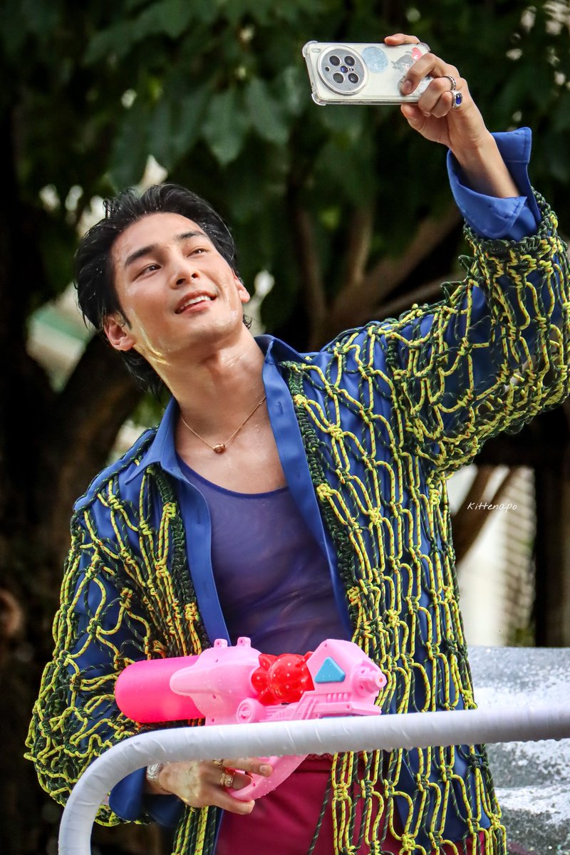 อยากเห็นคลิปจังคับสุดหล่อออ

<a href="/Nnattawin1/">Nnattawin</a> #ApoNattawin 
#KingPowerSongkran25xApo