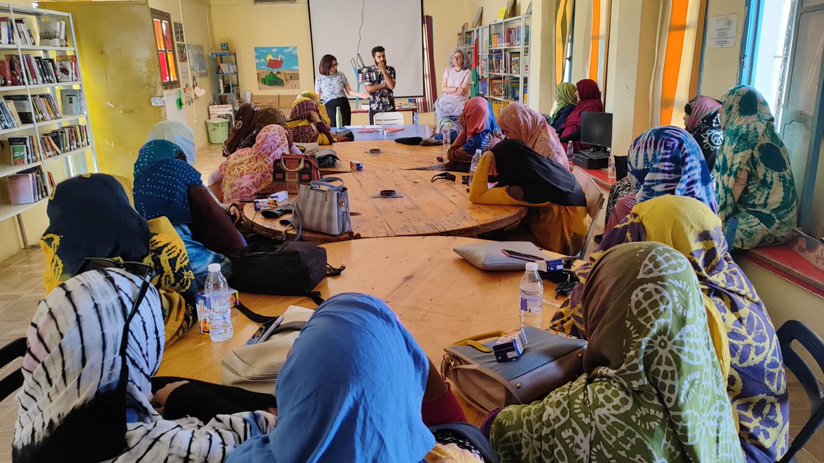 cobdcv's tweet photo. 🗣️ GIA | Les col·legiades Laura Albalat i @martipatica  ja estan impartint formació a les biblioteques @bubisher  dels camps de refugiats sahrauís a Tindouf, en el marc del projecte #GestorsInformacióenAcció

🙌 El vicepresident de COBDCV ha viatjat per donar suport institucional https://t.co/CrFJ33yHGu