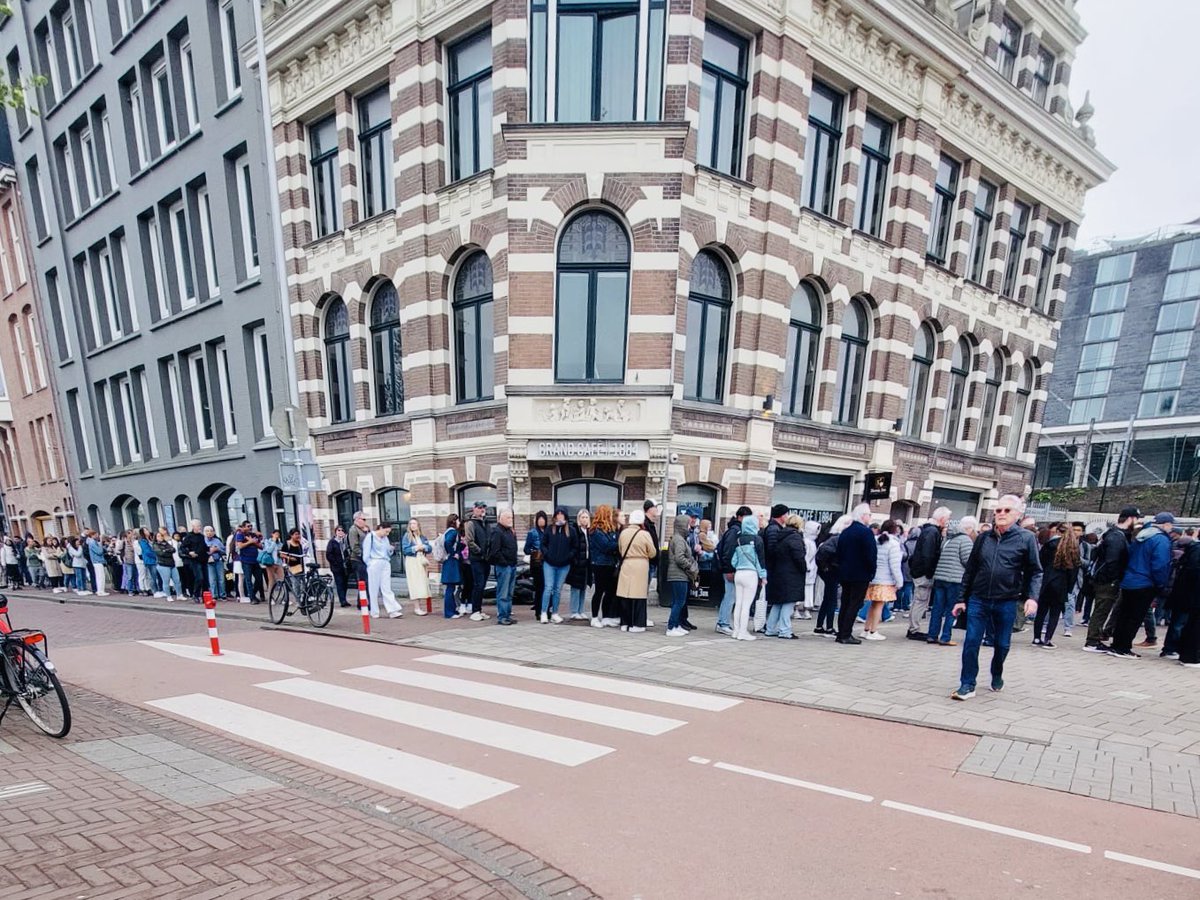 TourcompanyNL's tweet photo. Spectacular busy day today! Thanks for your patience everyone and enjoy the tour! ππ·
#keukenhof #tulipseason #amsterdam #excursion #tour #topexcursion https://t.co/he7C5JlCpd