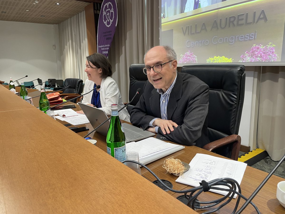 Il #sinodoluterano2025 ricorda il #25aprile. "È doveroso ricordarci di questa ricorrenza laica e italiana", così il Presidente del Sinodo. Un dovere che ricorda un periodo storico che ha visto anche la fondazione della #Chiesa #Evangelica #Luterana in #Italia. <a href="/nev_it/">Agenzia NEV</a> <a href="/agensir/">SIR</a>