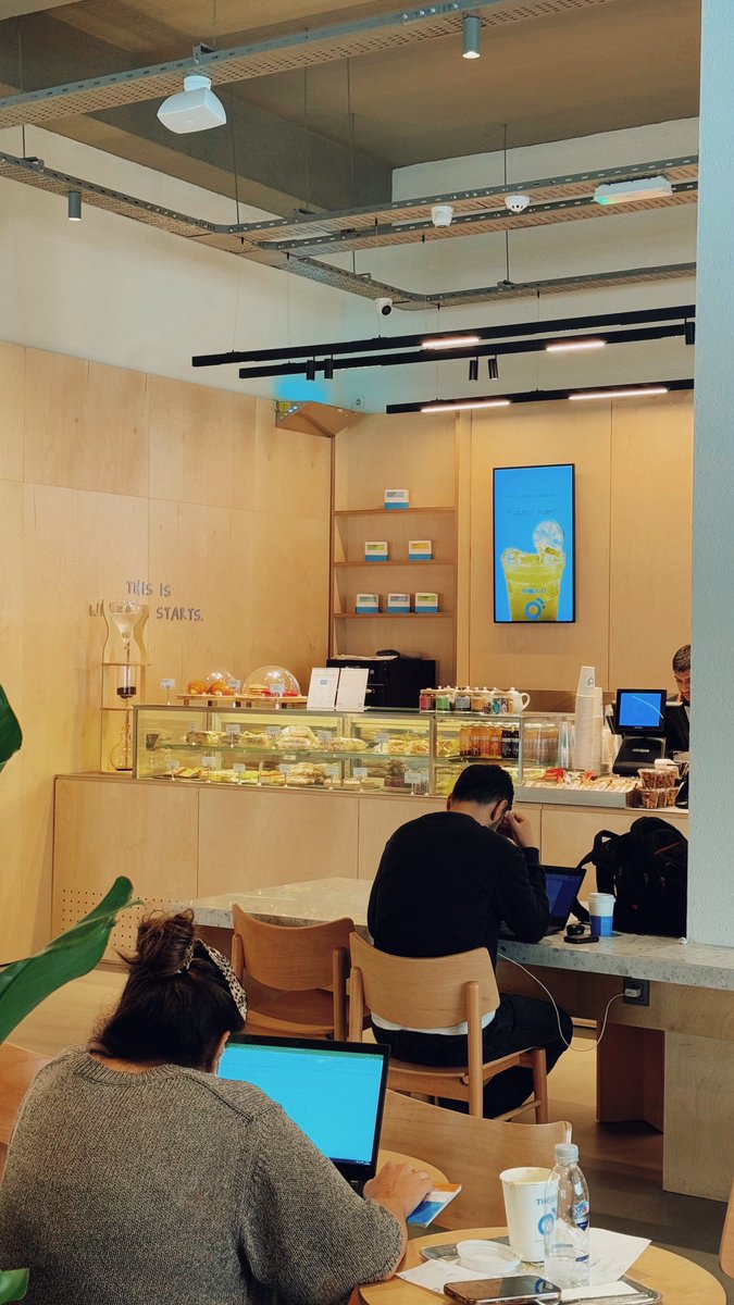 kubraderlermis's tweet image. Maltepe’ye dışarıda çalışabileceğiniz çok tatlı bir mekan açılmış. İnterneti de çok güzel, önerilir👍🏻👍🏻