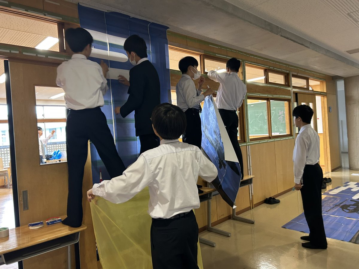gotouchi_J1UT's tweet photo. 明日から聖光祭です
今年は例年のお土産展示・部誌に加え、クイズに正解したり、射的で的に当てた方には各地のお土産を配布します！
高校棟3階A組でお待ちしてます！！ https://t.co/2yBV2vzyC8