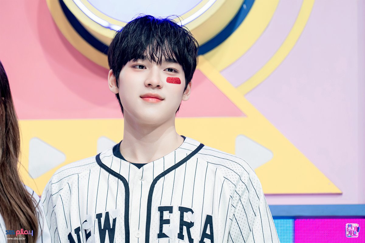 📸250420 인기가요 #현장포토

⚾인가 야구 MVP 명단📣
1번 타자~ 문성현!
2번 타자~ 이서!
3번 타자~ 스페셜MC 시온!
팀 인가3MC 현장포토 보고👀
으쌰라 으쌰!💪 행복한 금요일 보내요🍀

MORE🔗programs.sbs.co.kr/enter/gayo/vis…

#Inkigayo #문성현 #이서 #시온 <a href="/FNC_ACTOR/">FNC ACTOR</a> <a href="/IVEstarship/">IVE OFFICIAL</a> <a href="/nctwishofficial/">NCT WISH</a>