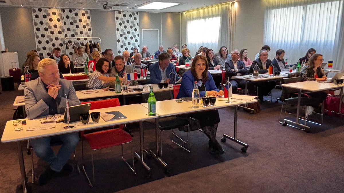 Didier SAPY (@didiersapy) on Twitter photo Jiri Horecky, president <a href="/EuroAgeingNet/">EAN</a> presents the European project <a href="/eldicare2_0/">Eldicare 2.0</a> during the EAN general assembly in Nantes. Improving skills in long-term-care <a href="/FNAQPA/">FNAQPA</a> <a href="/GerontopoleAURA/">Gérontopôle AURA</a> Jiri Horecky, president <a href="/EuroAgeingNet/">EAN</a> presents the European project <a href="/eldicare2_0/">Eldicare 2.0</a> during the EAN general assembly in Nantes. Improving skills in long-term-care <a href="/FNAQPA/">FNAQPA</a> <a href="/GerontopoleAURA/">Gérontopôle AURA</a>