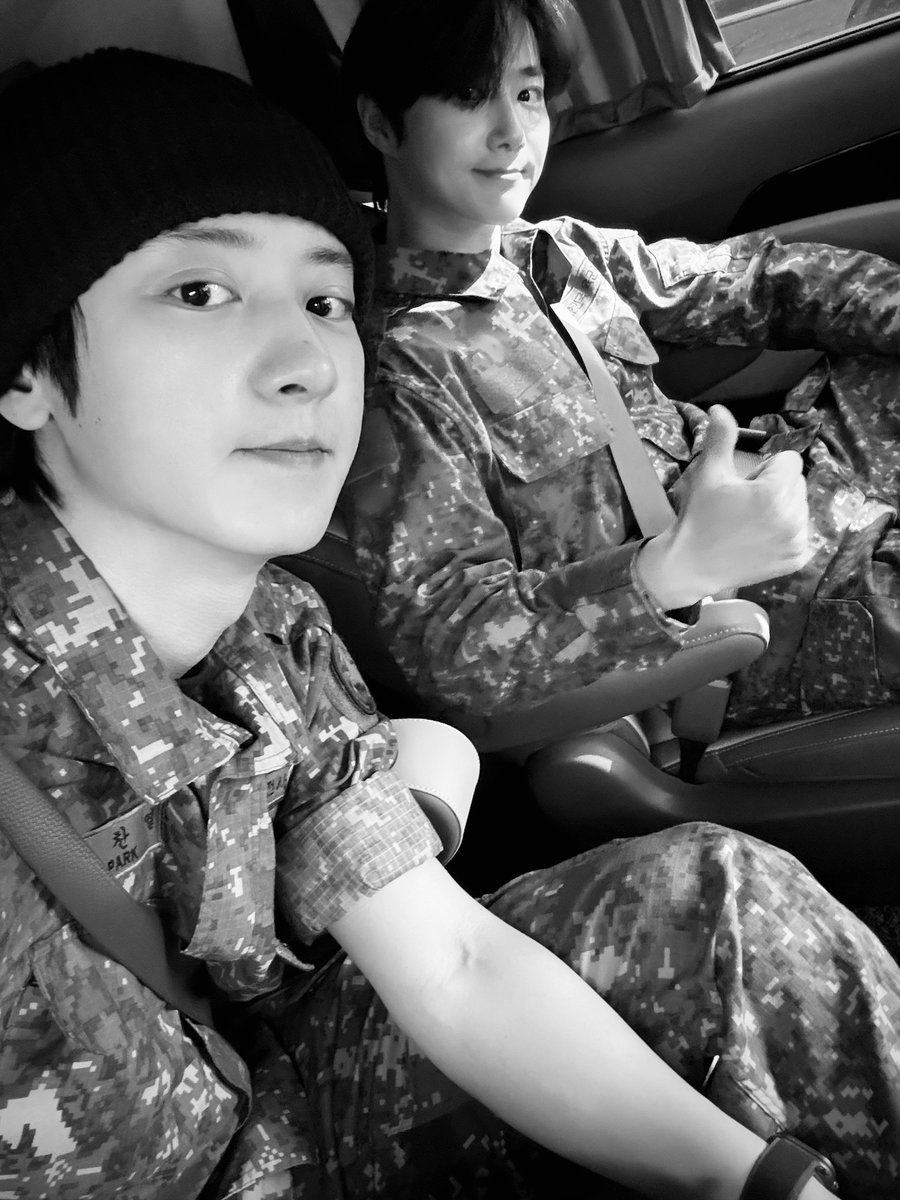 no_loey_no_life's tweet photo. Chanyeol and Junmyeon went to military reserve training together this week!!! https://t.co/LpSu26L10G