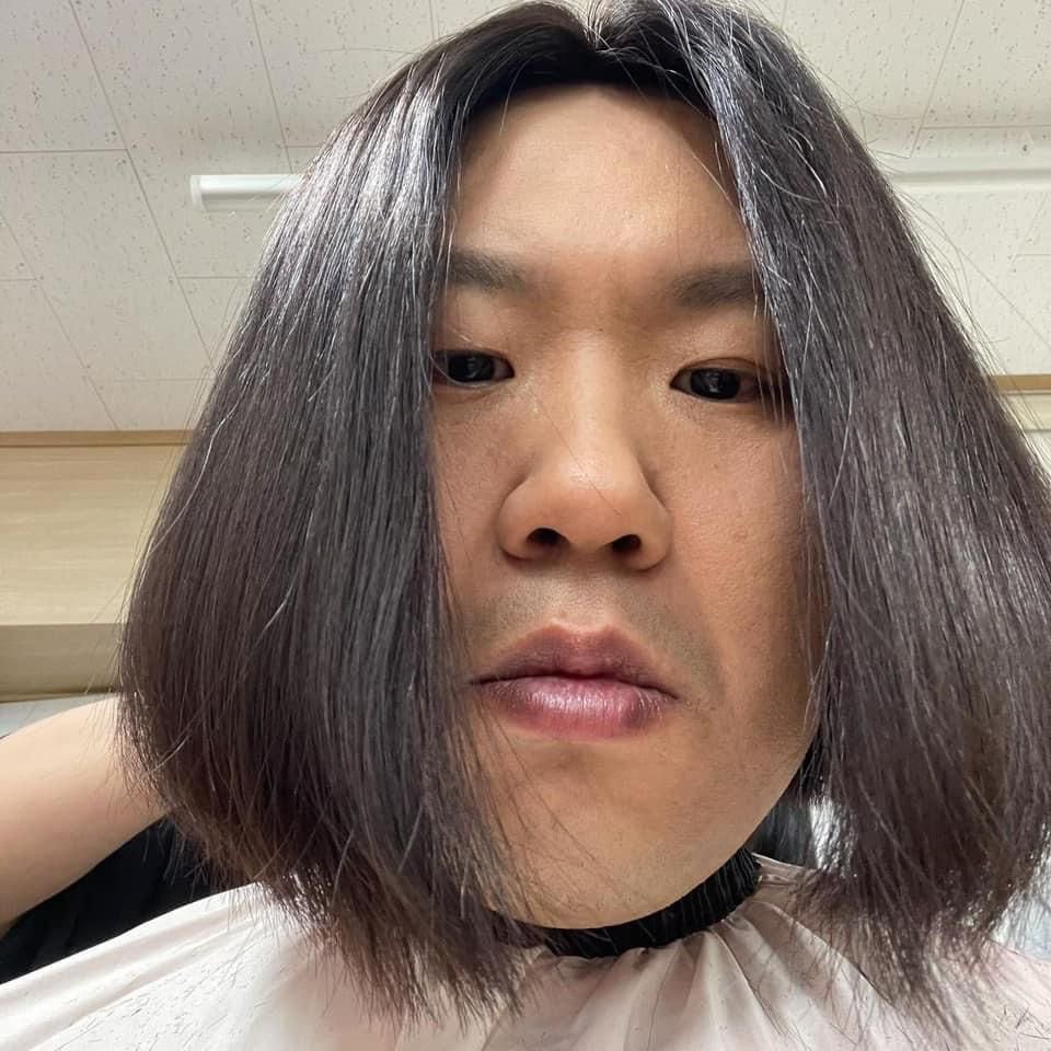 eum2um's tweet photo. 오늘따라 단발뽐뿌가 미친듯이 차오르는데
자르면 오른쪽처럼 될것같아… 🥹 https://t.co/8Y77toqzxs