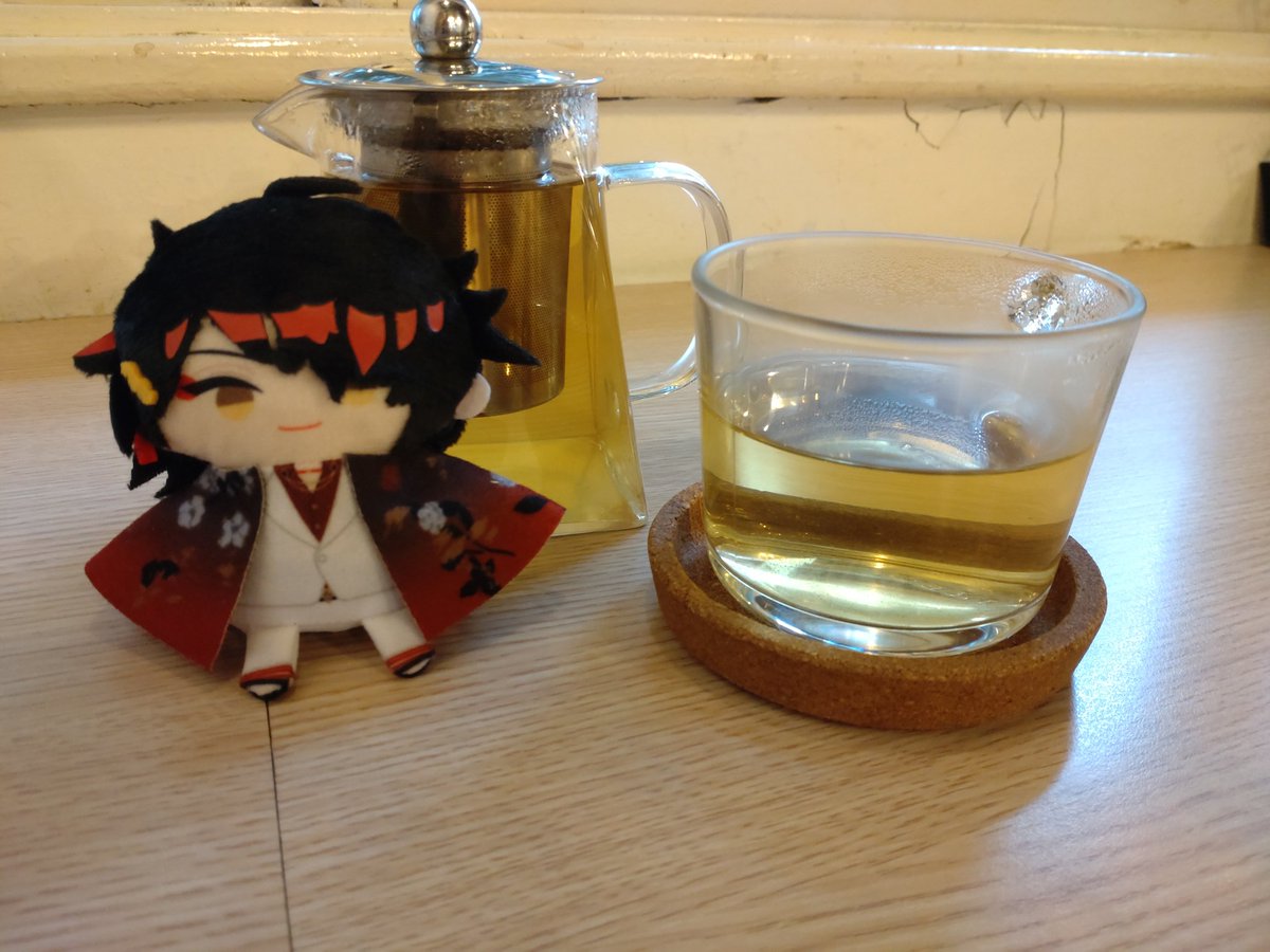 hiflowerpig's tweet photo. Happy birthday to Vox Akuma and me! 
Birthday twins! https://t.co/8XIScmTMRA