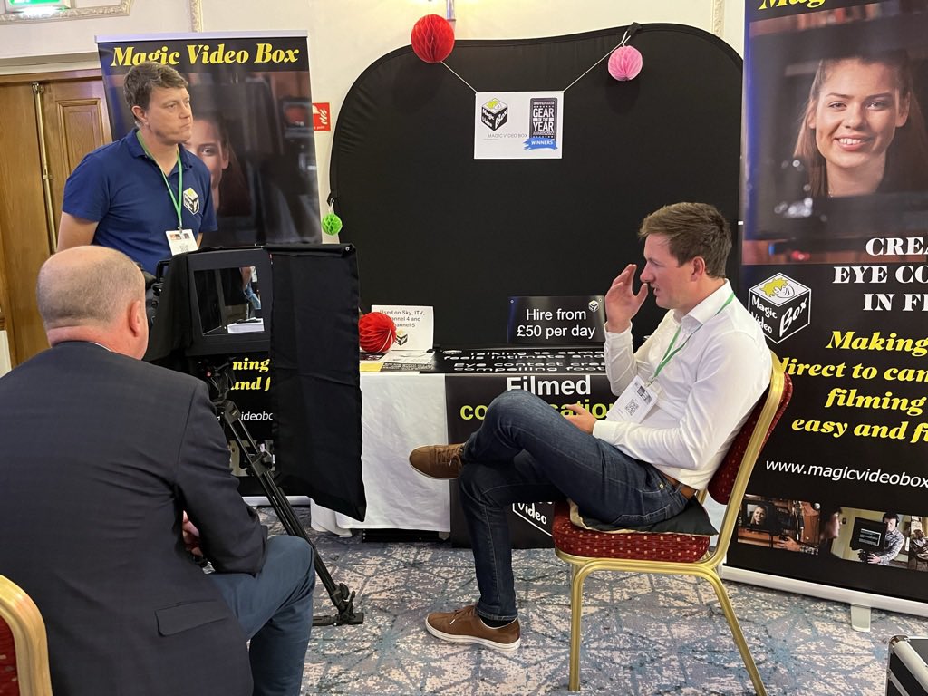 magicvideobox's tweet image. We met some eager individuals who experienced the MVB for the first time and loved it! 🎥😀

#magicvideobox #firsttry #eyecontactfilming #newexperiences #positivefeedback