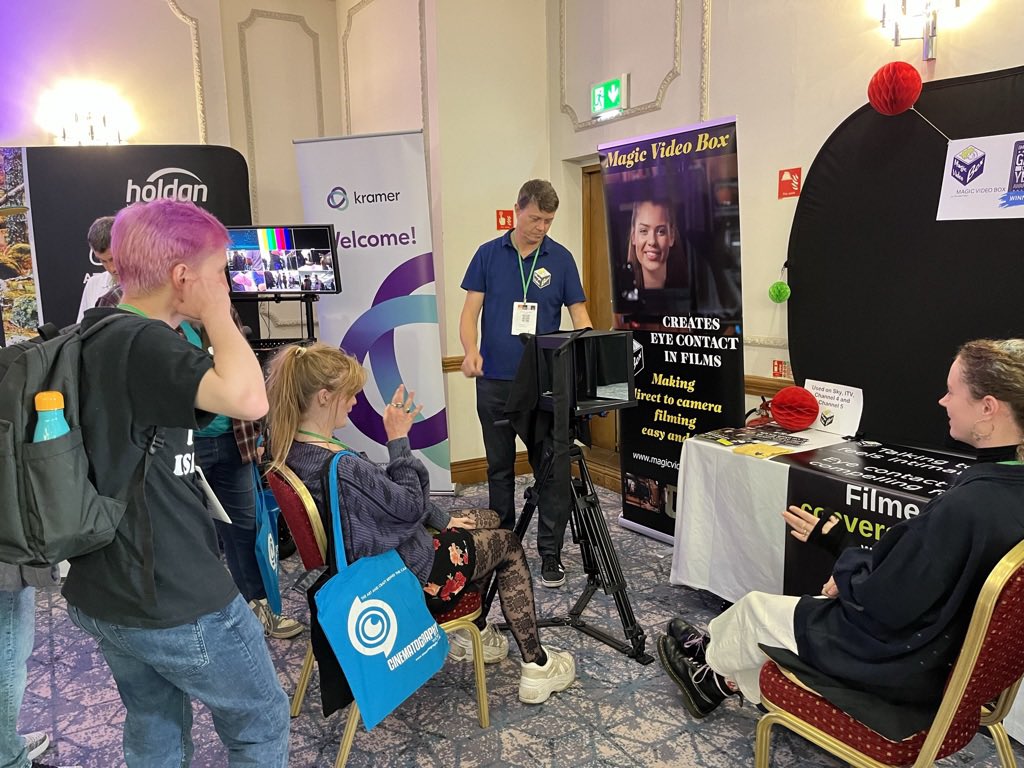 magicvideobox's tweet image. We met some eager individuals who experienced the MVB for the first time and loved it! 🎥😀

#magicvideobox #firsttry #eyecontactfilming #newexperiences #positivefeedback