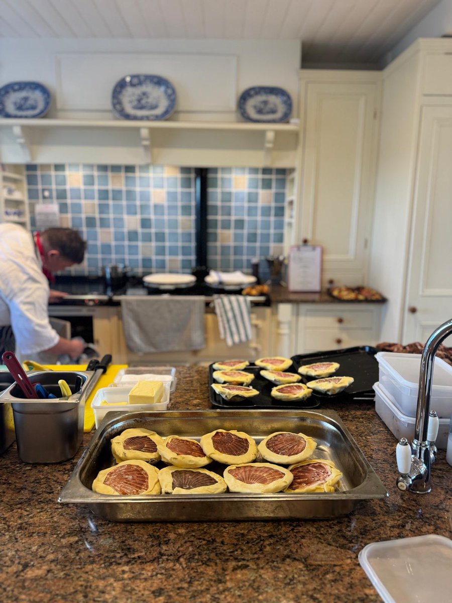 We can come to you🍴

Birthday? Anniversary? Just fancy a special meal at home? We’ve got you.

strawberryshortcakedining.com/events/event/s…

#ShortcakeDining #ChefScottOnTour #PrivateChef
#FoodieMoments #SpecialOccasionStyle #KitchenTakeover #privatechef #foodphotography #WeddingCaterer2025