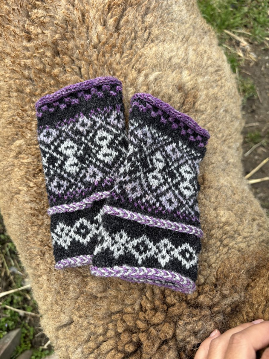 初めてのフェアアイル！
わーい！
完成したー！
やっほーい！
嬉しい🩷
楽しすぎた🩷
また編みたい🩷