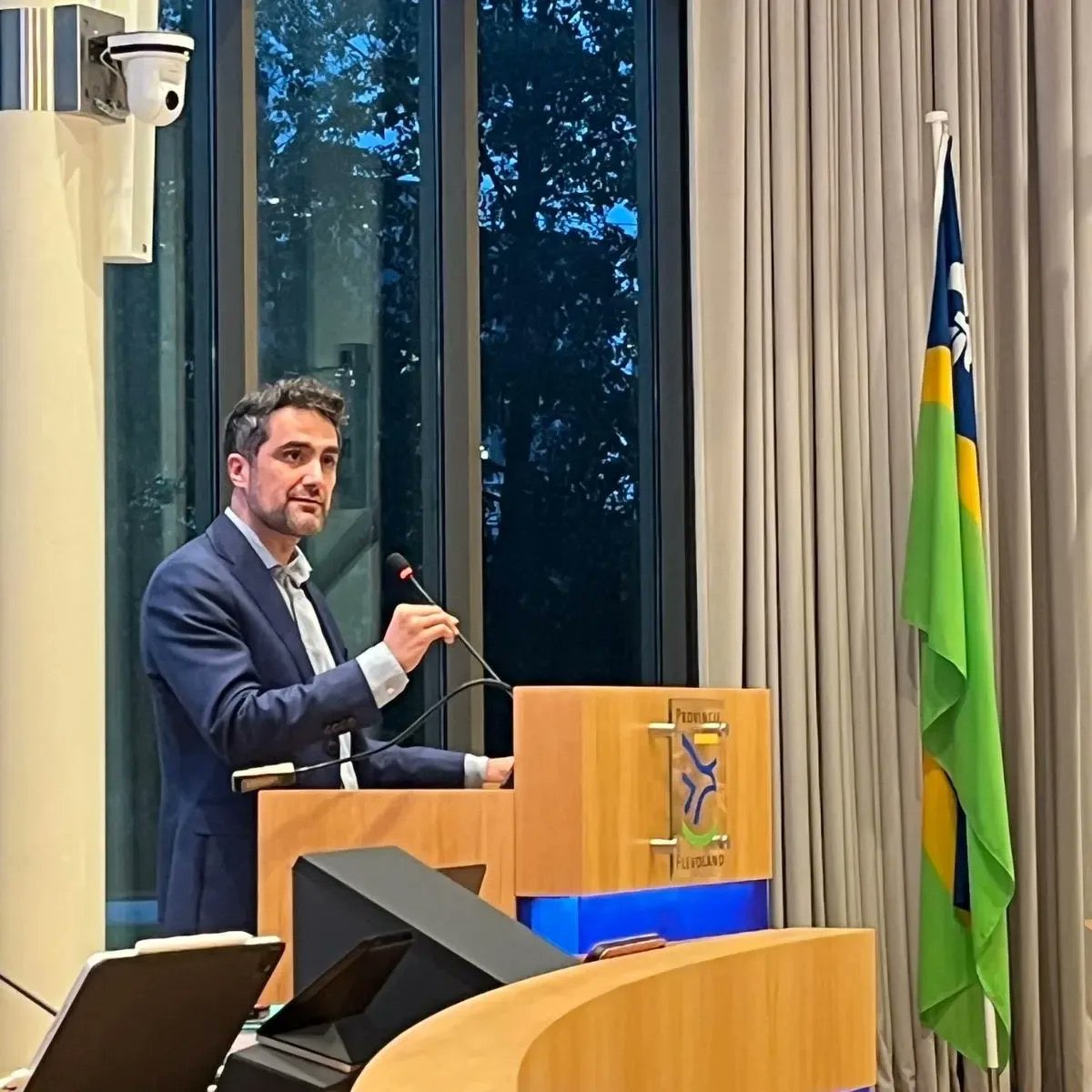 PvdA Flevoland: ‘Gedeputeerde Toon Van Dijk gaat boekje te buiten’ almeredezeweek.nl/politiek/polit… #almeredezeweek