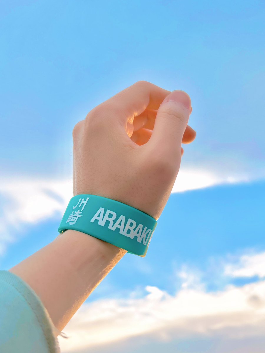 chocoemon_kawa's tweet photo. いよいよ明日から
#ARABAKI2025 が始まるチョコ！🎶
今年もたくさんのお客さんと会えるのを楽しみに、川崎町ブースで待ってるチョコよ🔥
また、今年はシールに変わって、シリコンリストバンドをプレゼント🎁
ぜひ川崎町ブースに遊びに来てチョコ🐶

#アラバキ
#川崎町 
#チョコえもん 
#ARABAKI 
#荒吐 https://t.co/mi8Y3tuogM