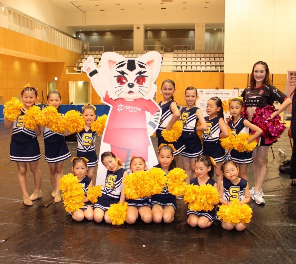 ZeekstarCheer's tweet photo. こんにちは！MARINAです🩷
前試合では私がインストラクターを務めるキッズチアチームが登場！
みんなステキな笑顔でした😊

次のホーム戦は5/6🤾
アリーナ立川立飛での試合となります！
一丸となって応援し最後までともに戦いましょう✨
⚡️Let's Go Zeek⚡️

#ジークスター東京 
#チア
#ハンドボール https://t.co/oi4qe4hKd7