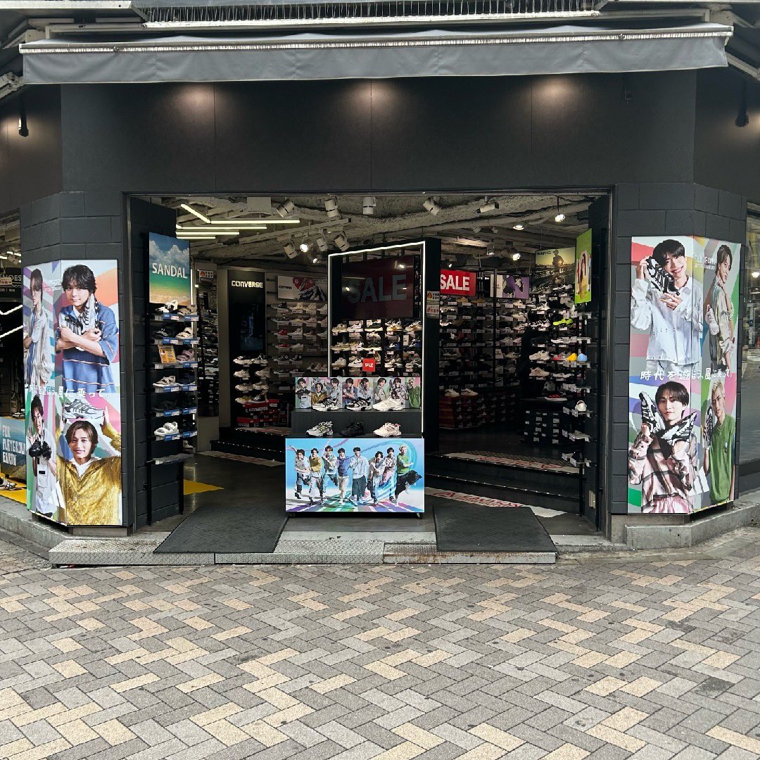 timeleszの起用を記念して、全国のABC-MART店内が大盛り上がり