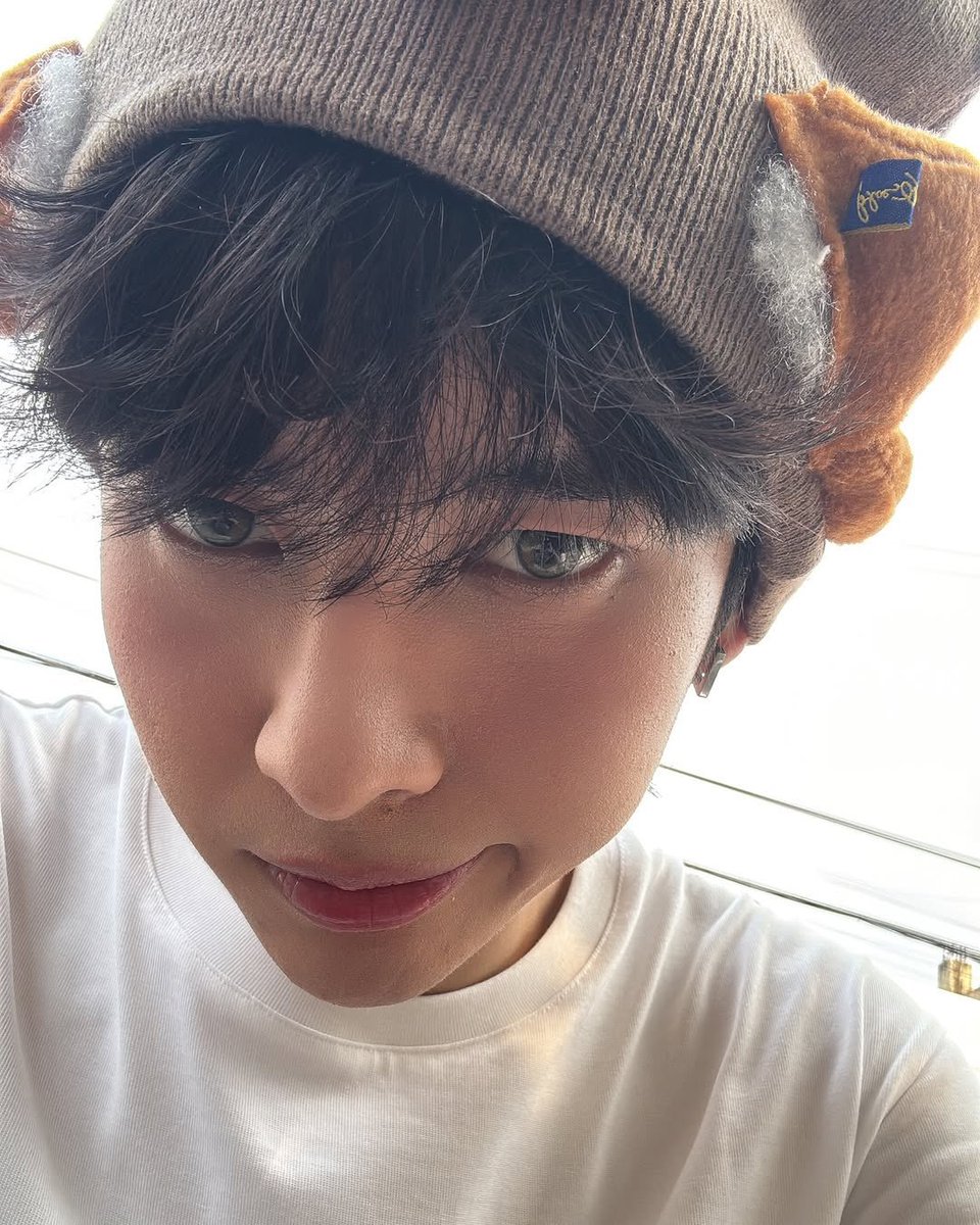 sb19nizm's tweet photo. he knows he’s pretty https://t.co/WLmZcna9bY