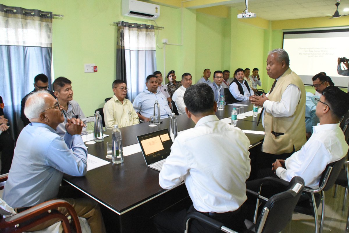 LokBhavManipur's tweet photo. He also chaired a meeting to review academic and administrative matters, emphasizing student welfare and institutional efficiency. 2/2
#GovernorManipur #EducationForAll #StudentWelfare #DMUniversity #InclusiveDevelopment https://t.co/dQIgJmHsU7