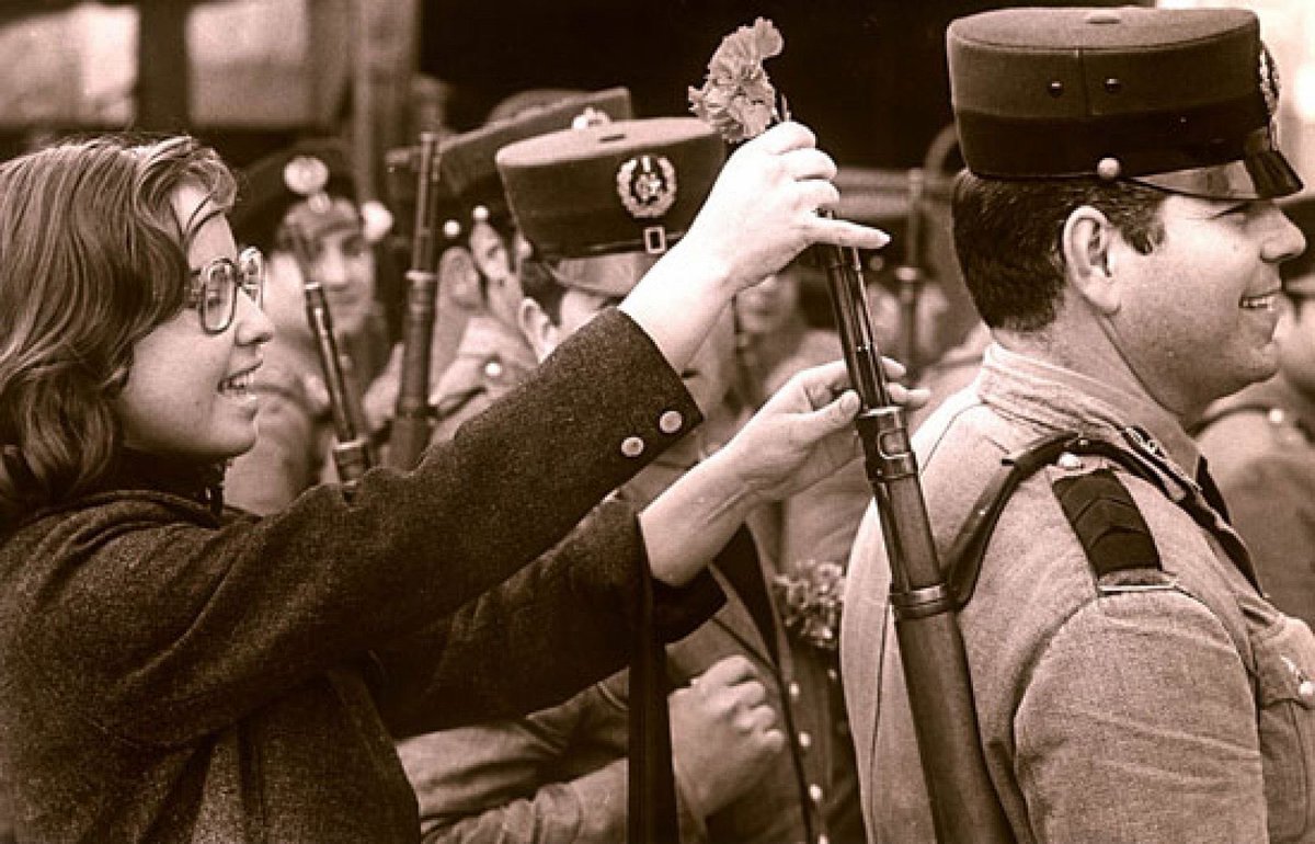 25 de abril sempre.

Fascismo nunca mais.

#bestiarioshop #antifa #antifascist #revoluciondelosclaveles