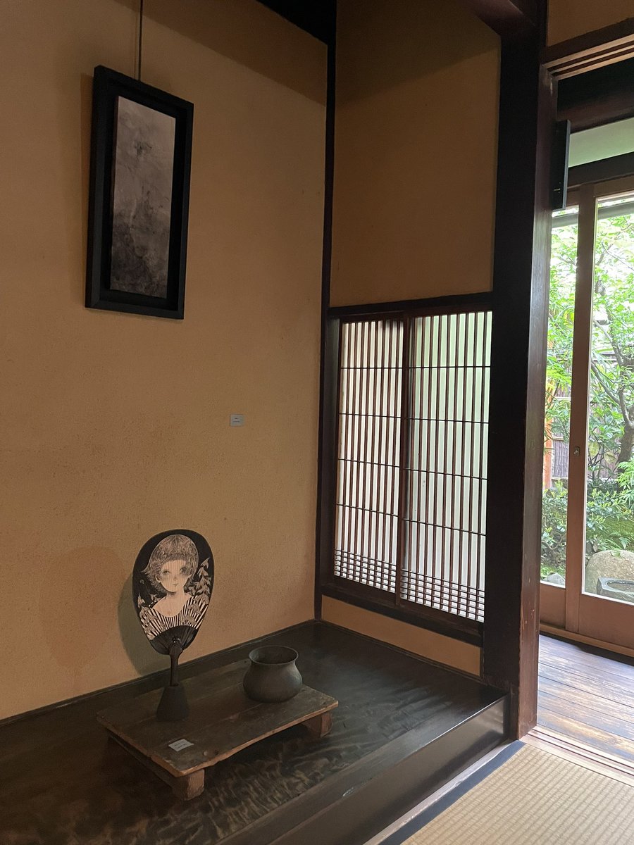 普通のギャラリーとは一味違う、入りやすくてとても心の落ち着く空間で

喫茶のお茶もとても美味しく、それをいただきながら、空間に調和を、ときには網膜に（心に）縫い付けられるような作品達でした

青木さんの個展は明日までなので、是非✨

place : 好文舍（今出川<a href="/koubunshakyoto/">好文舍</a> ）
